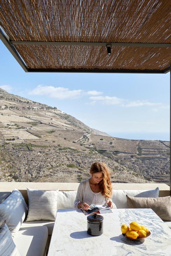 Santorini Sky, The Vila
