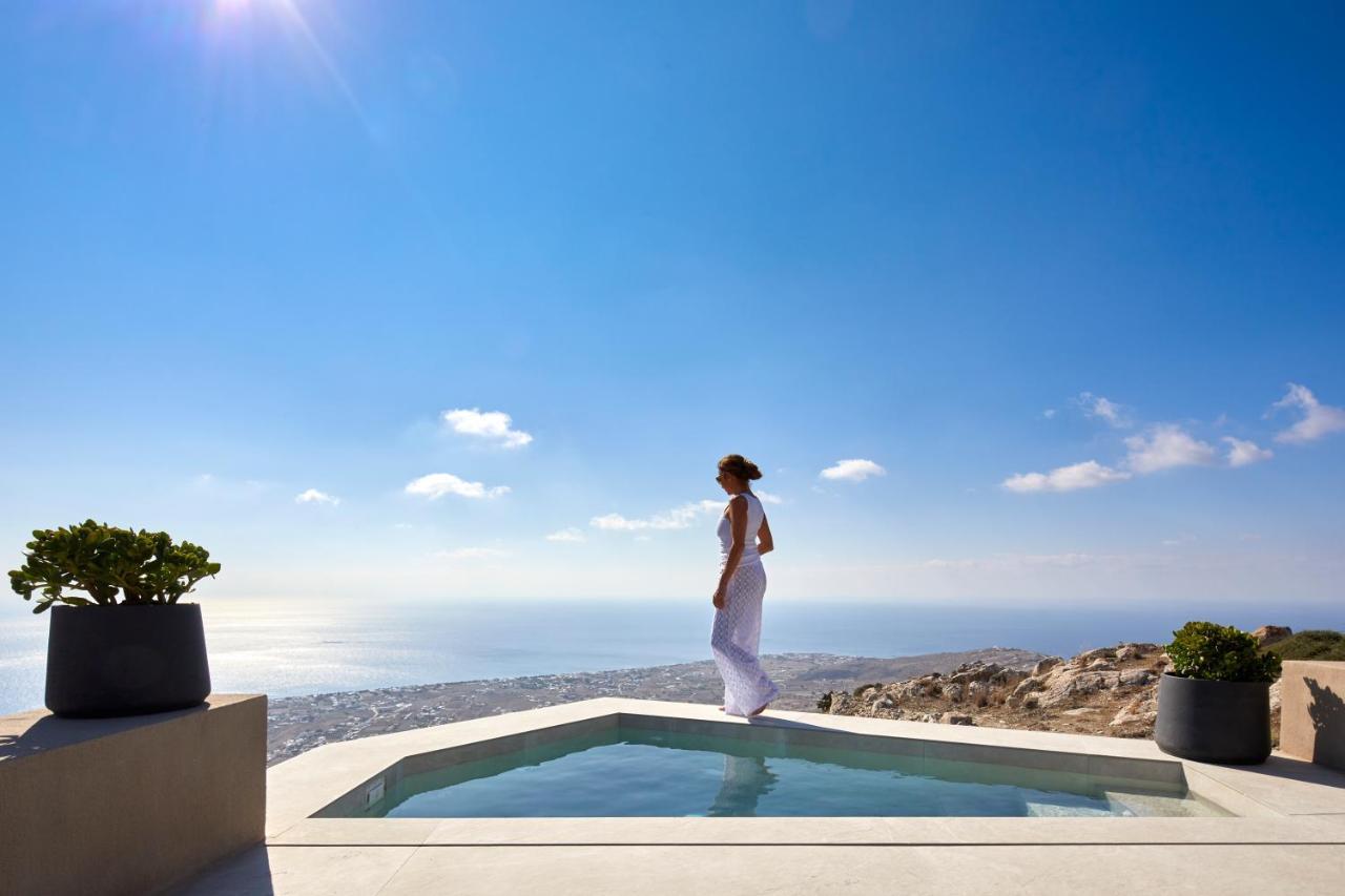 Santorini Sky, The Villa Pýrgos