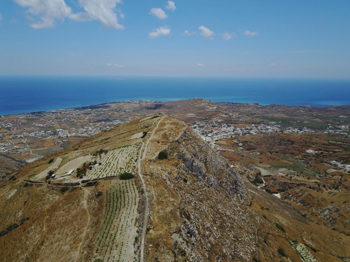 Santorini Sky, The Pýrgos