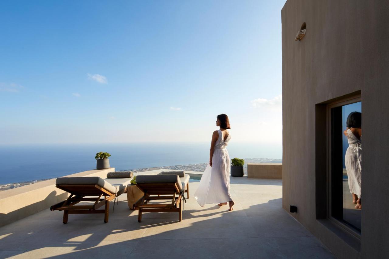 Santorini Sky, The Pýrgos
