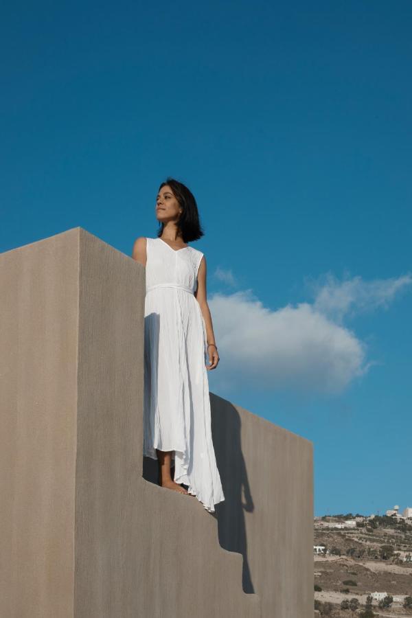 Santorini Sky, The Πύργος