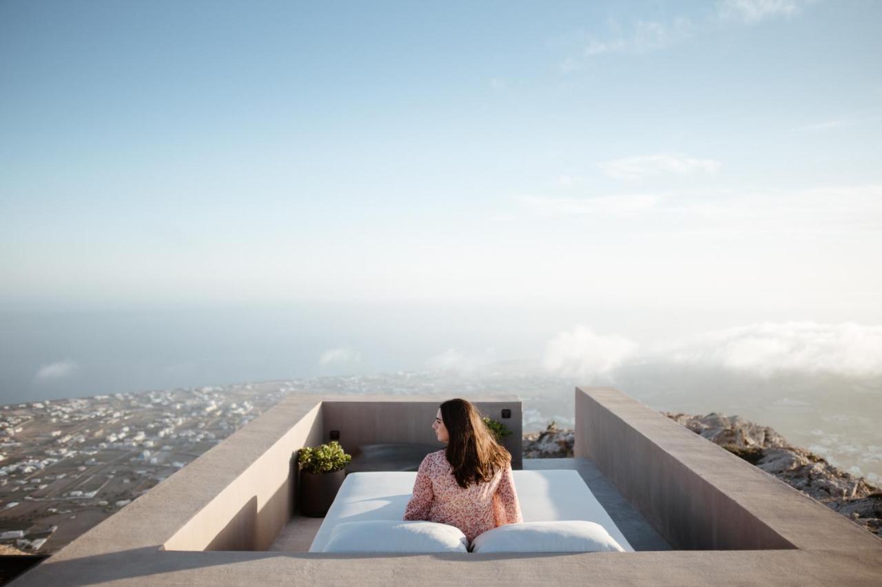 Santorini Sky, The * Pýrgos